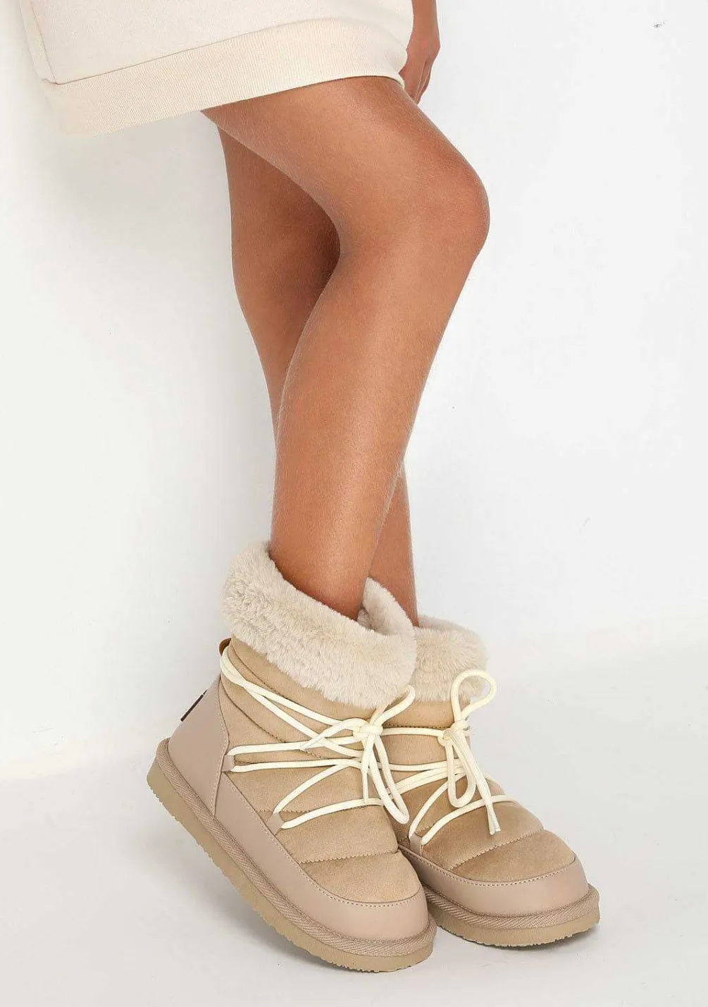 Botas-Conguitos Botas Australianas De Menina Com Cordao Bege Preto E Branco