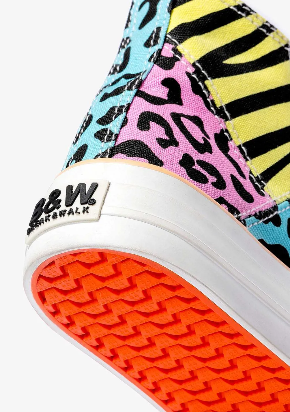 Tênis Casuais-Conguitos Tênis Feminino Multicolorido Com Estampa Animal De Cano Alto Em Lona Preto E Branco