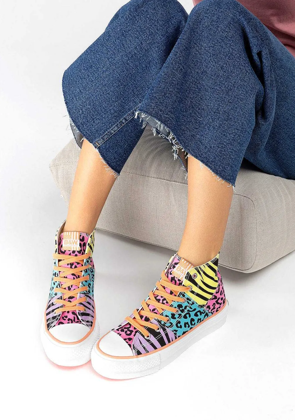 Tênis Casuais-Conguitos Tênis Feminino Multicolorido Com Estampa Animal De Cano Alto Em Lona Preto E Branco